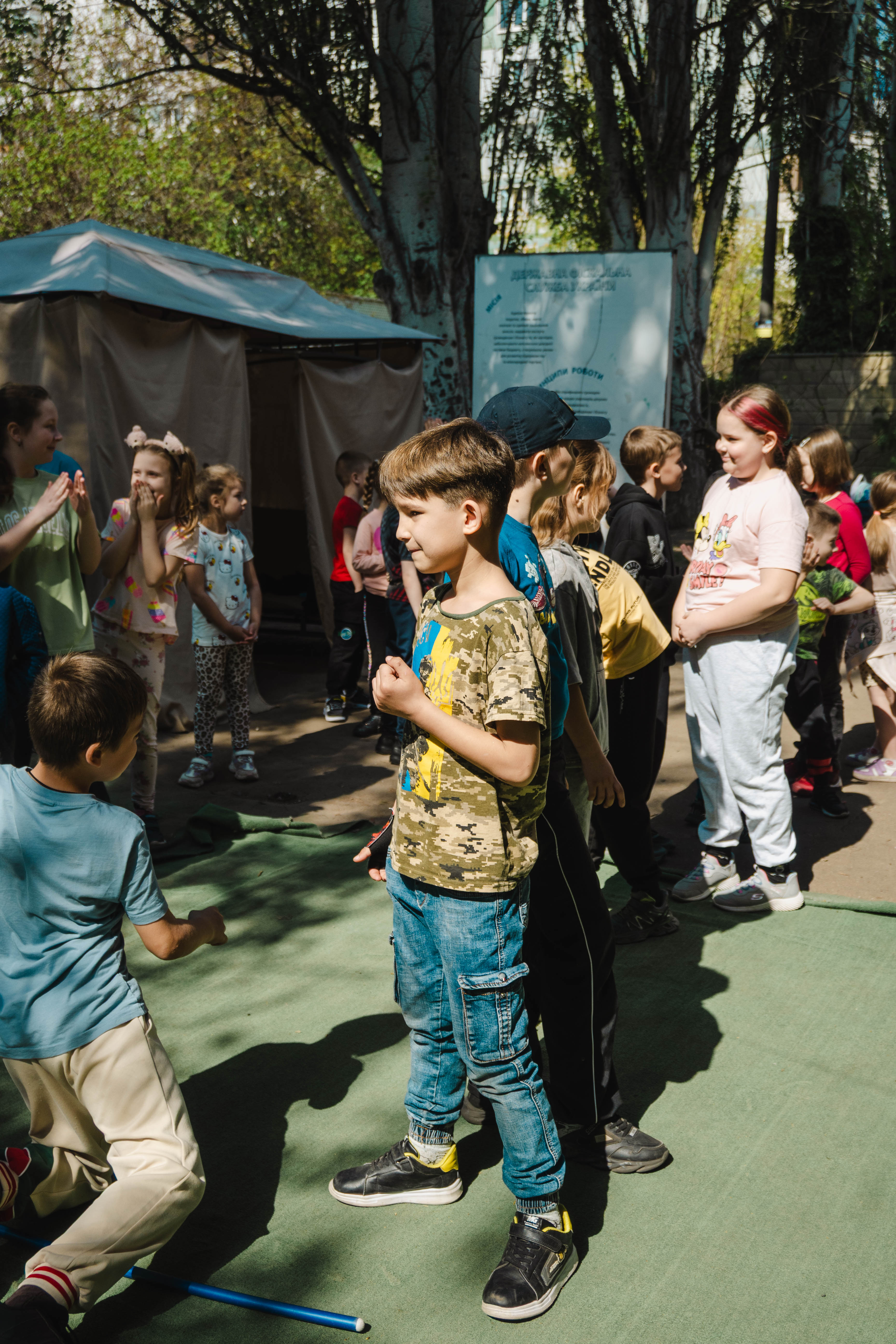 Діти грають на вулиці